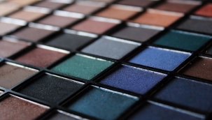 Mor Göz Makyajı Nasıl Yapılır?