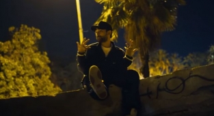 Avaz - Dün Gibi Şarkı Sözü