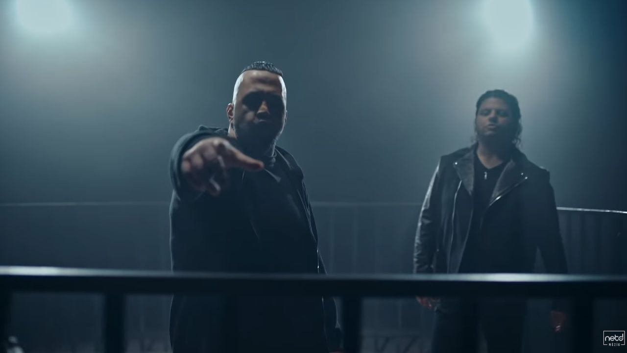 Kubat feat. Fuat - Koca Dünya Şarkı Sözü