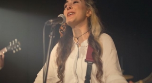 Pelin Çelik - Bal Rengi Şarkı Sözü