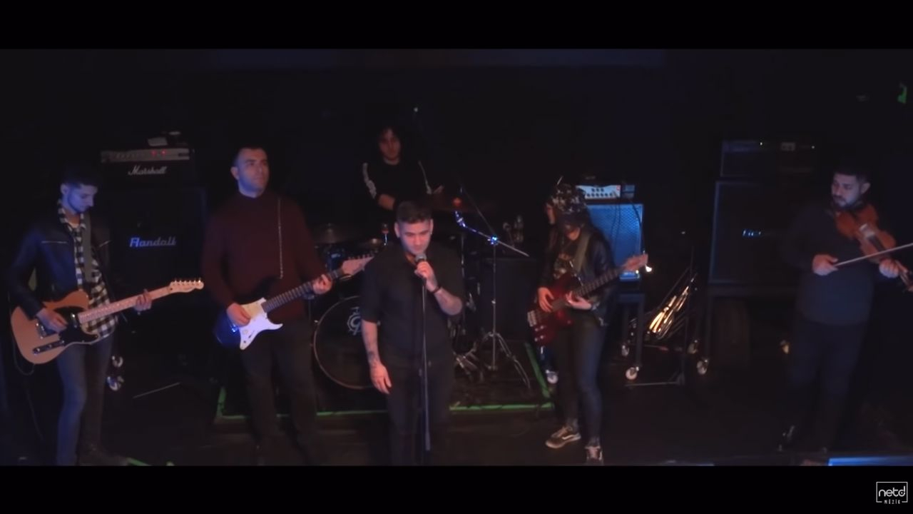 Viraj Band - Öldü mü Aşk Şarkı Sözü