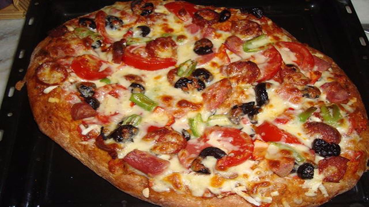 Ramazan Pidesinden Kolay Pizza Nasıl Yapılır?