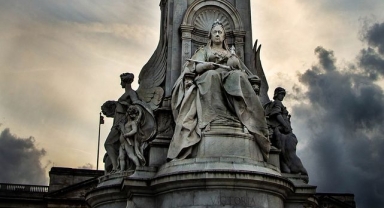 Kraliçe Viktorya Anıtı