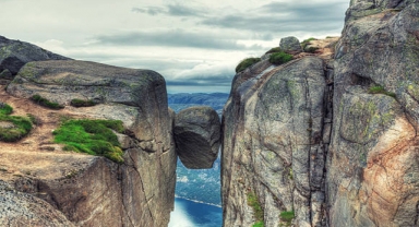 Macera Noktası Kjeragbolten Kayası