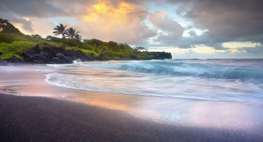 Hawaii'de İnanılmaz Bir Eyalet Parkı : Waianapanapa