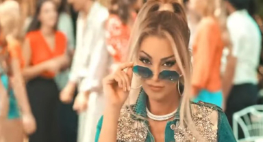 Petek Dinçöz - Çılgınlar Gibi Şarkı Sözü