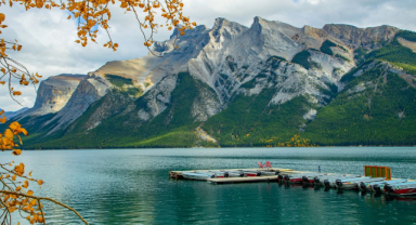 Minnewanka Gölü Kanada'nın Doğal Güzelliği