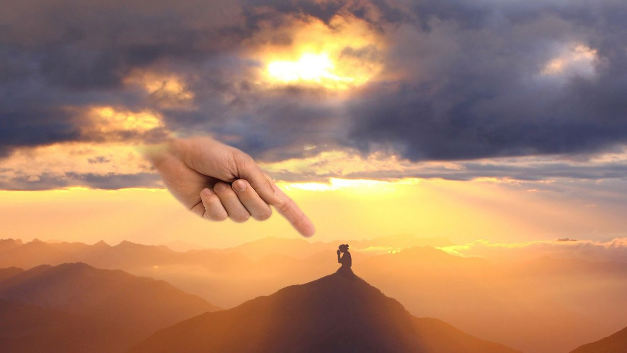 Ayarsız Övgü de Bir Saldırı Biçimidir