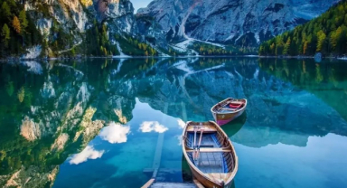 Braies Gölü Dolomitler'in Zümrüt Mücevheri