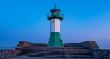 Sassnitz Deniz Feneri Baltık Denizi'nin Muhteşem Bekçisi