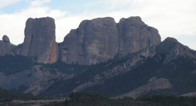Roques de Benet Katalonya'nın Muhteşem Zirvesi