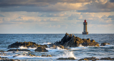 La Jument Deniz Feneri: Dalgalarla Mücadele Eden Bir Simge