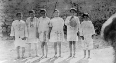 Un Çuvalından Kıyafetler: Büyük Buhran’da Ekonomik Zorluklara Karşı Bir Moda Akımı