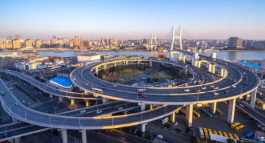 Shanghai’nın Mühendislik Harikası: Nanpu Köprüsü