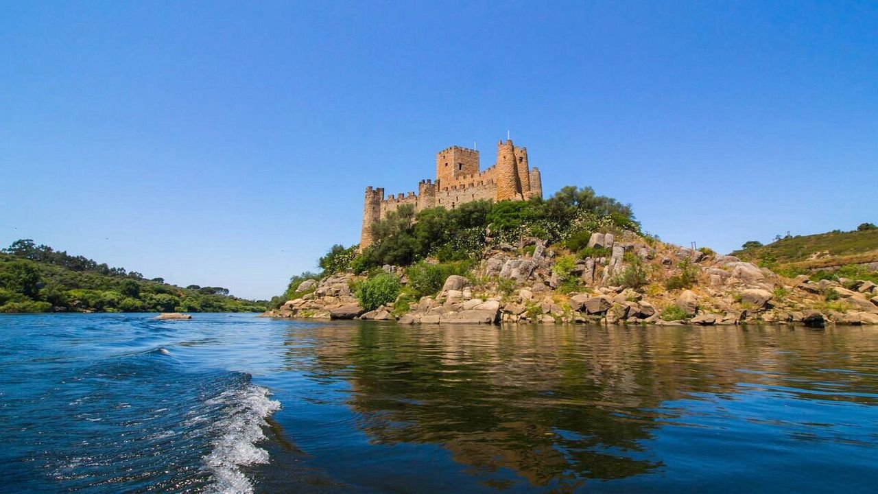 Almourol Kalesi: Tagus Nehri’nin Kalbindeki Orta Çağ Mirası